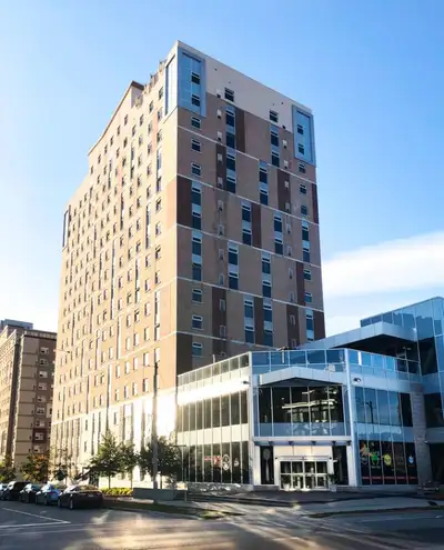- Room available immediately (July 13th) until August 24th - 1 Bedroom in 5 Unit Apartment @ 203 Les...