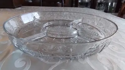 IITTALA FLORA GLASS DIVIDED DISH/ SERVING PLATTER - OIVA TOKKKA - NUUTAJARVI - FINLAND. SIZE IS 13.5...