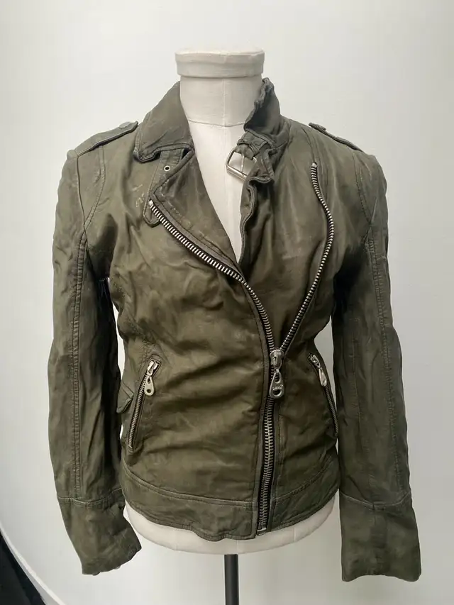 Women’s green leather jacket by DOMA in Women's - Tops & Outerwear in Mississauga / Peel Region - Image 2