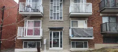 Chambre a louer dans un 4 1/2. Disponible dès maintenant.