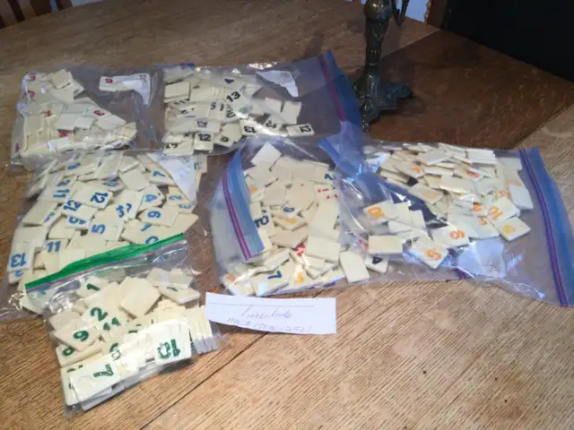 Vintage jeux  Rummy -Rummoli - Jok R ummy - et tuiles Rummy in Toys & Games in Laval / North Shore - Image 11