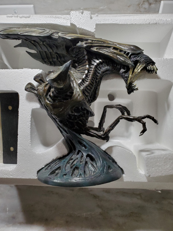 ALIENS  QUEEN  Limited Edition in Arts & Collectibles in Norfolk County