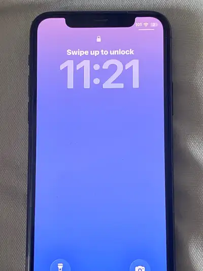 iPhone 11 PRO, has 512 GB of storage and its battery health is at 76%