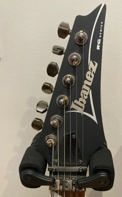 Ibanez Electric Guitar in Guitars in Markham / York Region - Image 4