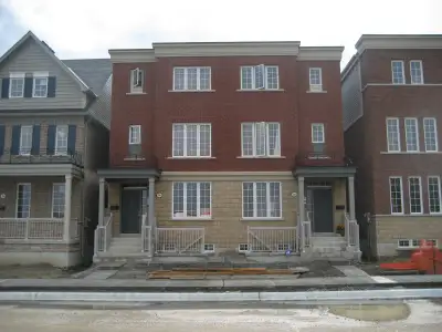 Student House, 1 room with private bathroom in the basement, 1 room 2nd floor available to lease. Ro...