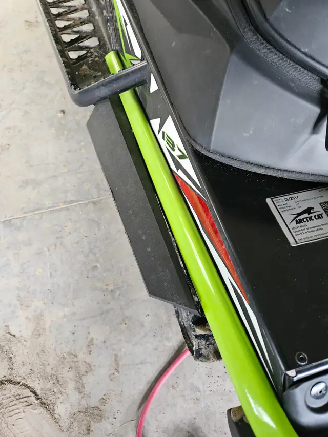 2018 Arctic Cat 8000 limited ES 137 in Snowmobiles in Belleville - Image 5