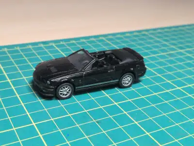 This GreenLight 2007 Shelby GT500 convertible diecast model is a pre-owned collectible featuring aut...