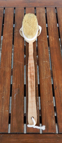 NEW Wooden Long Handle Body Rubbing Shower Brushes