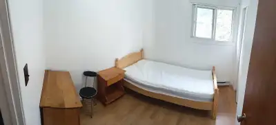 Furnished room for rent on a weekly or nightly basis. Looking for somewhere simple to crash with bre...