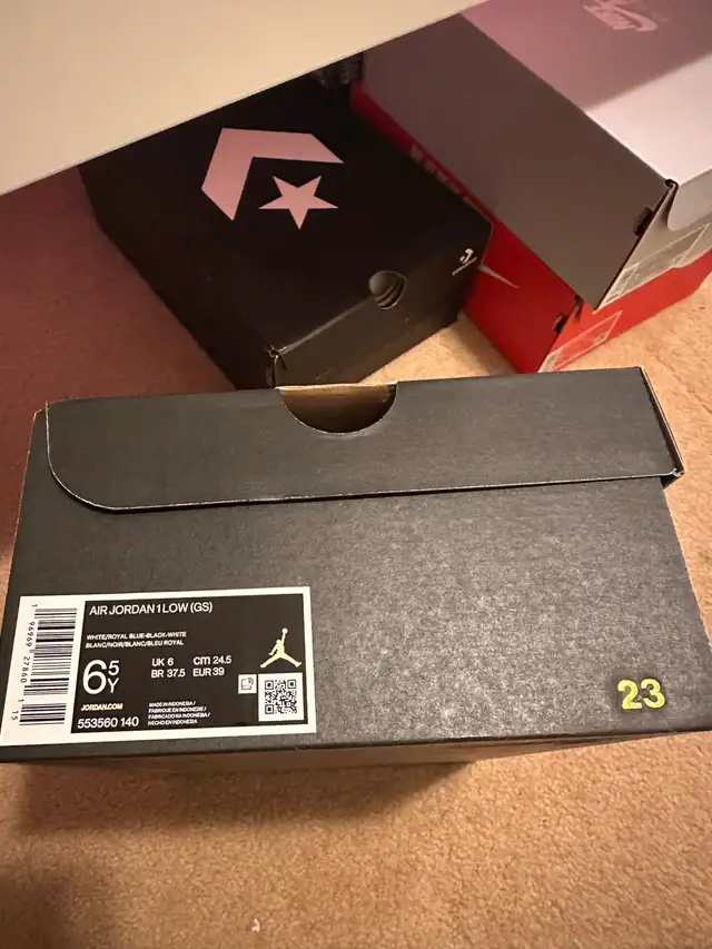 jordan 1s low royal toe in Women's - Shoes in Ottawa - Image 3