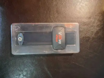 Get ready to track your heart rate with this Viiiiva S4iiii heart rate monitor! This unit is in used...