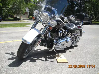 200 Km after safety at Blackridge Harley Davidson . Selling due to illness. Comes with extra windshi...