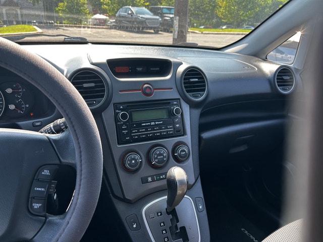 KIA Rondo — photo 4