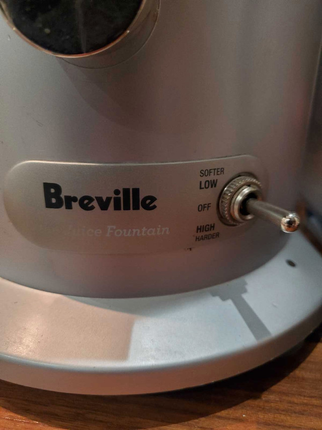 Breville juicer  dans Robots culinaires et mélangeurs  à Ville de Montréal - Image 2