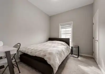 Room in Townhome with private Bathroom [Ensuite ground floor]- Lots of privacy $50 for All Utilities...