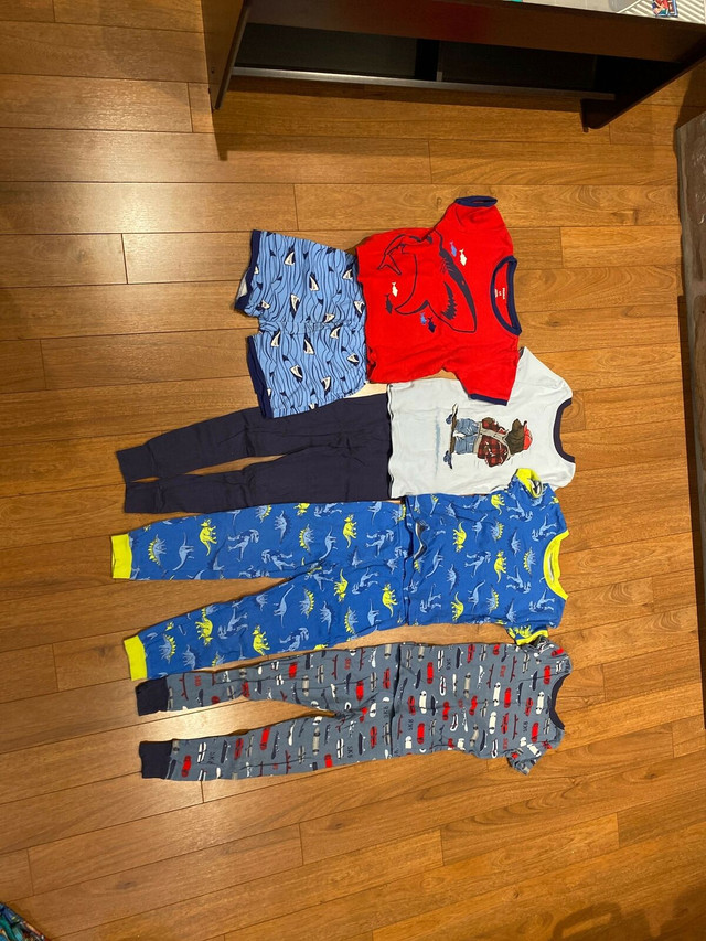 Lot de 4 pyjamas 4-5 ans garçon  dans Vêtements - 5T  à Laval/Rive Nord