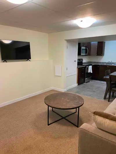 Furnished Room 8 Mins to TRU & 150 Mbps Internet