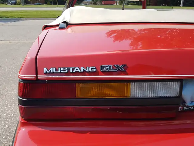 1983 Mustang GLX Convertible (V6 Auto) in Classic Cars in Oshawa / Durham Region - Image 4