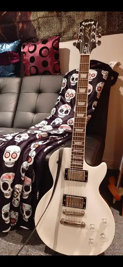Like-New Epiphone Les Paul Muse (Pearl White Metallic) Full Bund, View more