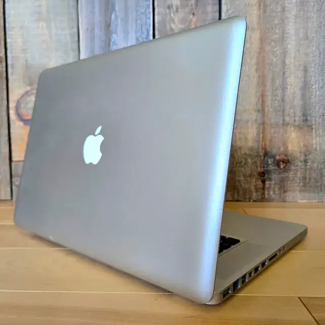 Macbook Pro Early 2011 15" | Intel i7 | 16 Gb RAM | SSD 240 Gb in Laptops in Laval / North Shore - Image 10