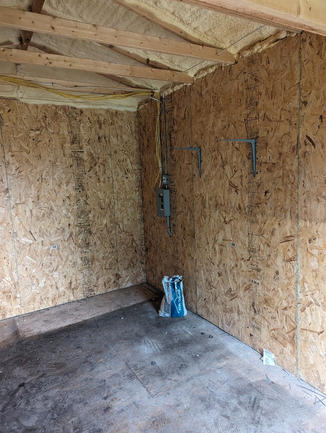 Insulated shed in Outdoor Tools & Storage in Oakville / Halton Region - Image 4