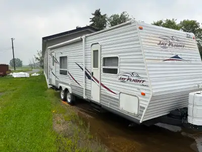 2007 Jay flight for sale. Camper is in great shape. Awning is new. New propane tanks and new batteri...