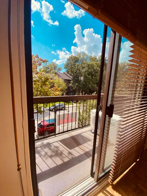 ☀️ Beautiful, very spacious and bright 100 m² (approx. 1,075 sq. ft.) 4½ condo with 2 closed bedroom...