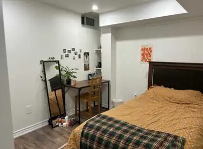 2 Private Rooms are available in the basement. Only for students or on work permit or doing work pla...