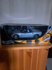 Hot wheels  corvette  from 2003. Never opened.  Scale  1:18
