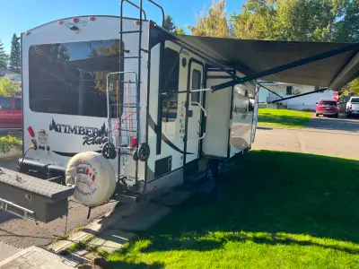 Quality outdoors rv timber ridge 260 cis 4 season trailer. Heated tanks, factory solar. Power jacks,...