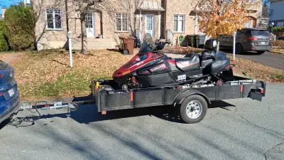 Belle motoneige Artic Cat TZ1 (2012) en parfait ordre.Je l’utilise actuellement. Rien a faire pour l...