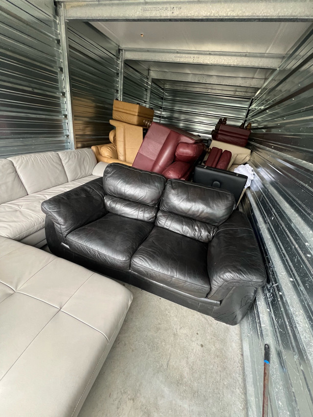 Brown Leather Couch Set in Couches & Futons in Muskoka - Image 2