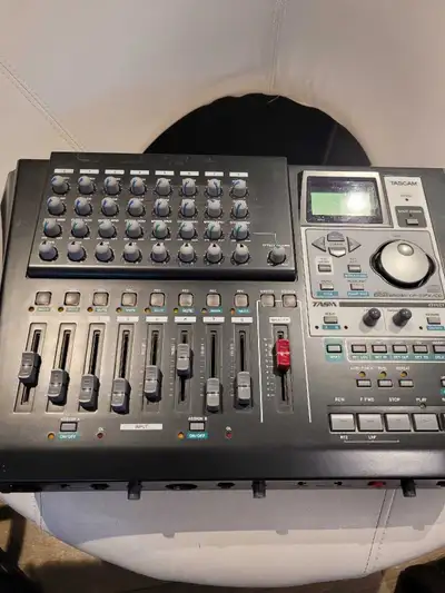 Tascam DP-01FX/CD portable mixer, View more