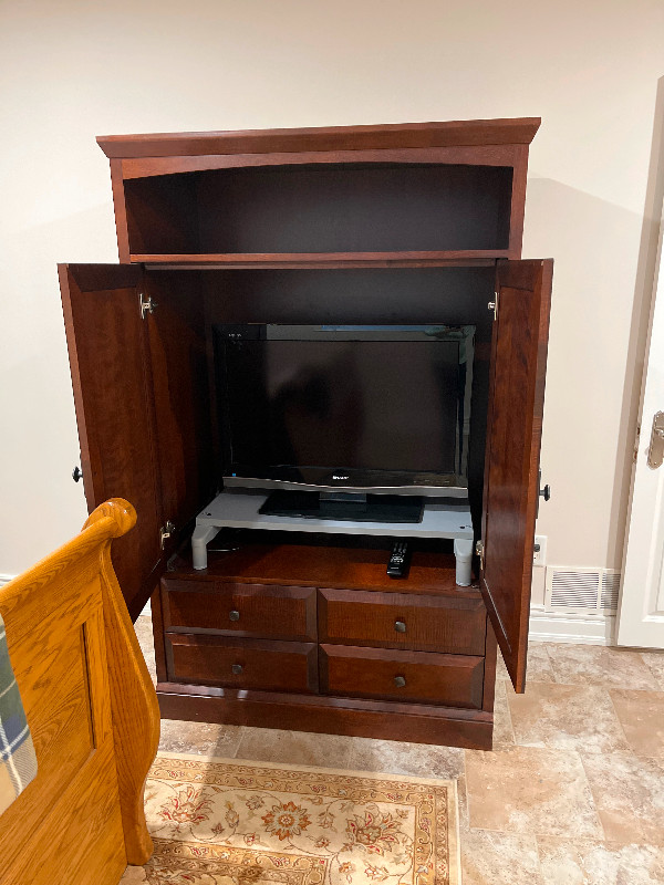 Solid wood TV cabinet in TV Tables & Entertainment Units in St. Catharines - Image 2