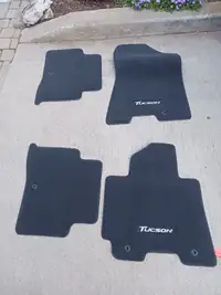 4 new floor mats from Hyundai Tuscan
