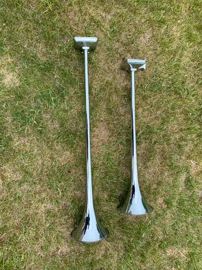 Hadley truck air horns. Good condition