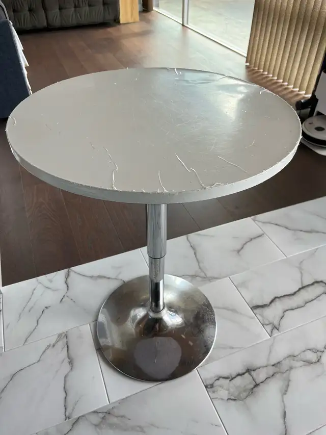 Round Side Table63611957224579120