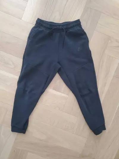 NIKE Tech Fleece Pants Youth XL, View more