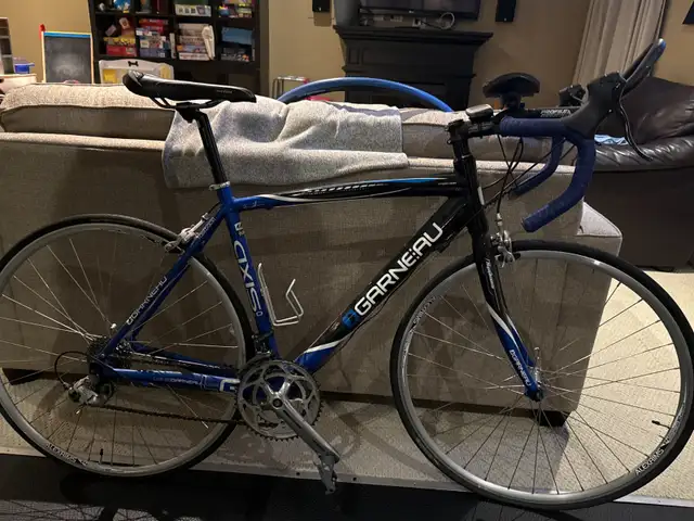 Louis Garneau Axis Road Bike + CycleOps Trainer – Size 56 in Road in London - Image 2