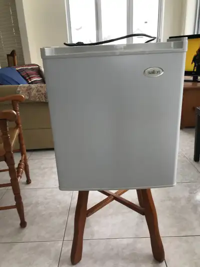 RÉFRIGÉRATEUR/COOLER MINI SALTON, View more