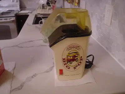 For Sale Electric Hot Air Popcorn Machine -Comes with Butter Melting tray -Barely used -Everything w...