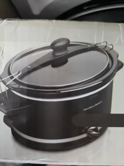 Je vends une mijoteuse (cocotte) neuve, jamais servi et dans sa boîte d'origine encore. Parfait pour...