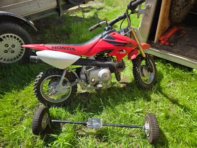Good shape, works great. Comes with training wheel kit, cky youth large helmet and fox youth is glov...