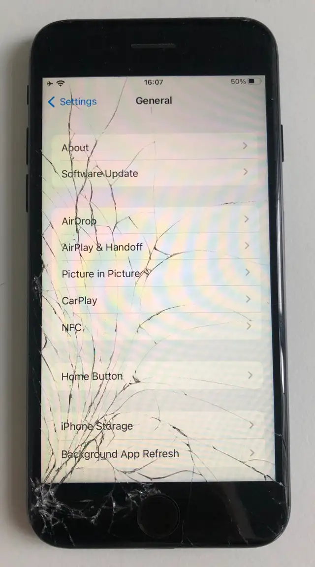 Apple iPhone 7 32GB (Fully Functional w/ Cracked Screen) in Cell Phones in Vancouver - Image 2