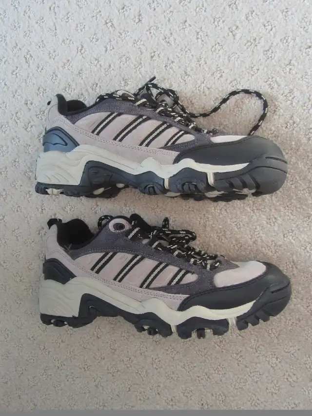 New Pony Leather Running / Athletic / Hiking Shoes in Women's - Shoes in Kitchener / Waterloo - Image 4