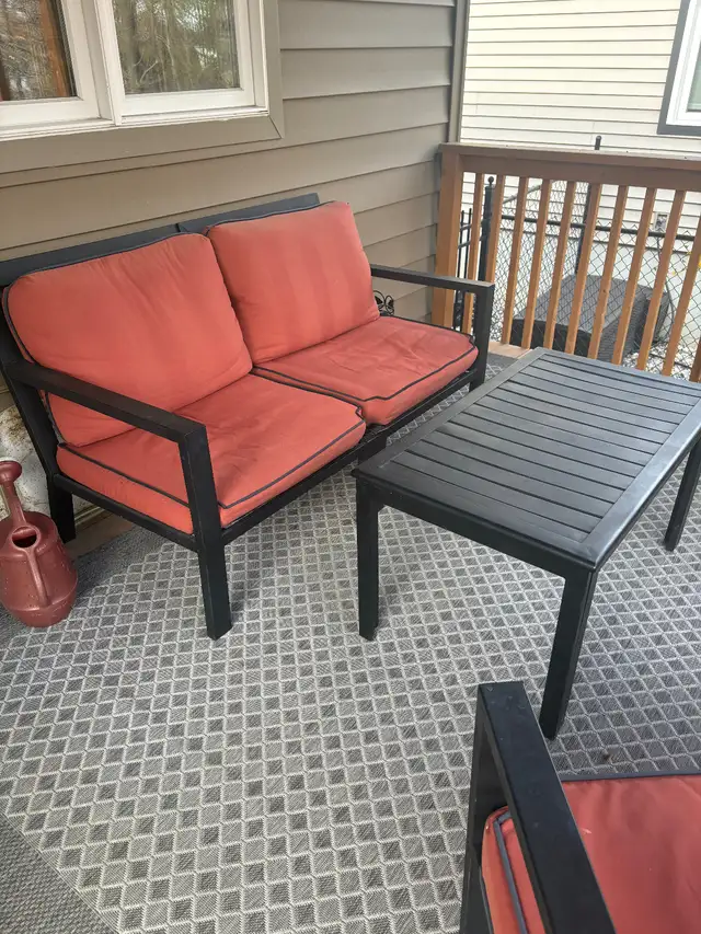 Patio Furniture and outdoor rug in Patio & Garden Furniture in Ottawa - Image 6