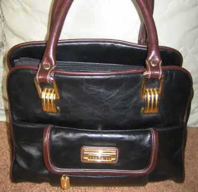 (DFU-053) WOMAN'S   HAND BAG   CAPEZIO, View more