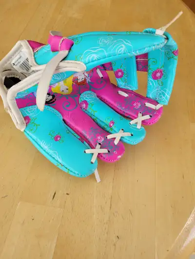 Disney Princess baseball glove Velcro closure *Check out my other ads*