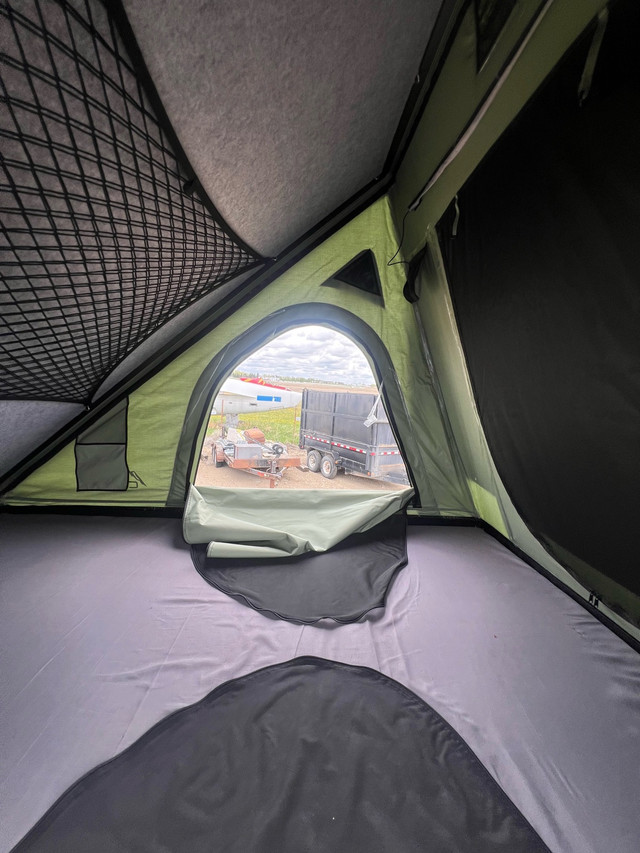 Clam Roof Top Tent in Other in Calgary - Image 4