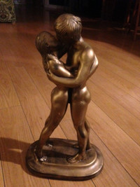 Statue couple nu en plâtre  Gold 15 po. de haut